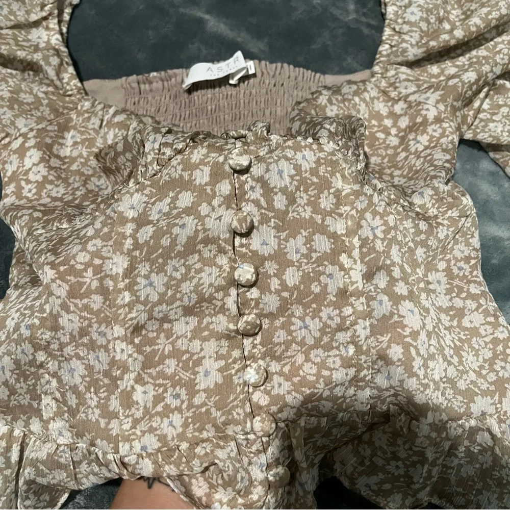 Astr Floral Blouse with Long Sleeves in‎ Tan